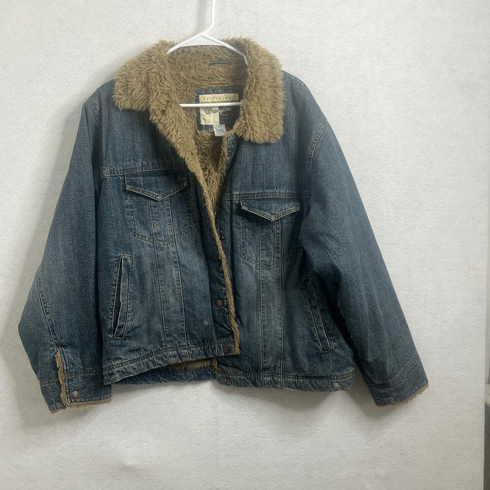Wrangler Sherpa Lined Denim Jacket Vintage Distressed Trucker Style Medium/Large